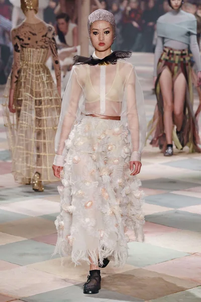 Look 57